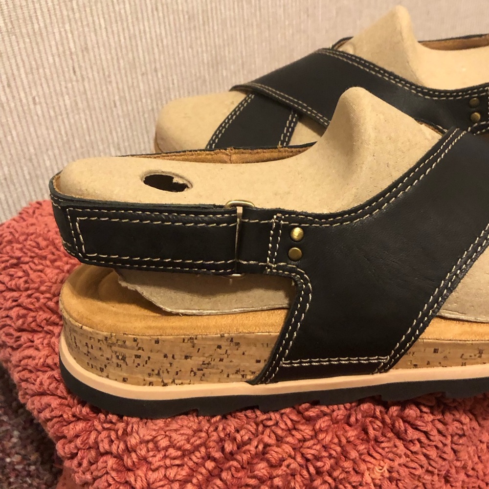 Clarks Black and Tan Leather Sandals - Picture 5 of 7